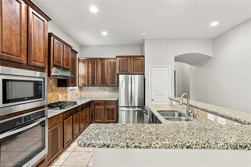 1136 Crest Meadow Drive, Fort Worth TX 76052 - Photo 6