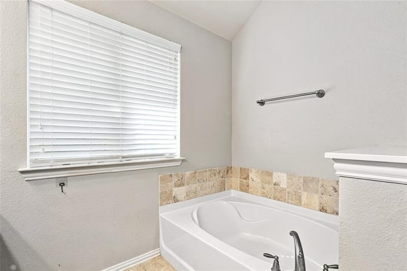 1136 Crest Meadow Drive, Fort Worth TX 76052 - Photo 16