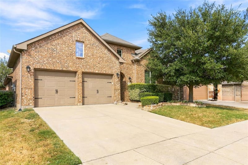 1136 Crest Meadow Drive, Fort Worth TX 76052