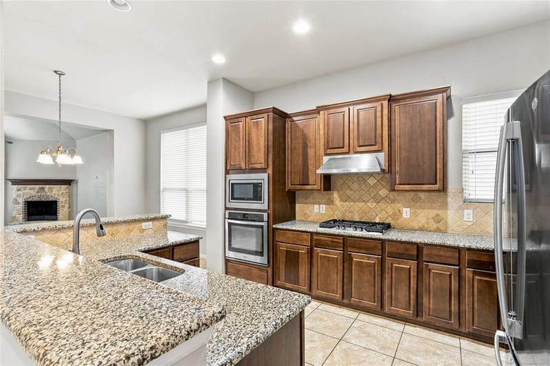 1136 Crest Meadow Drive, Fort Worth TX 76052 - Photo 4