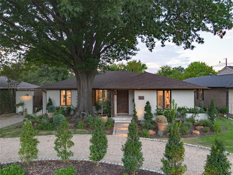 6861 E Mockingbird Lane, Dallas TX 75214 - Photo 2