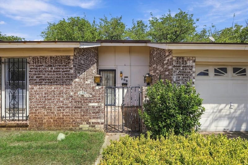 200 Quail Creek Drive, Crowley TX 76036 - Photo 23
