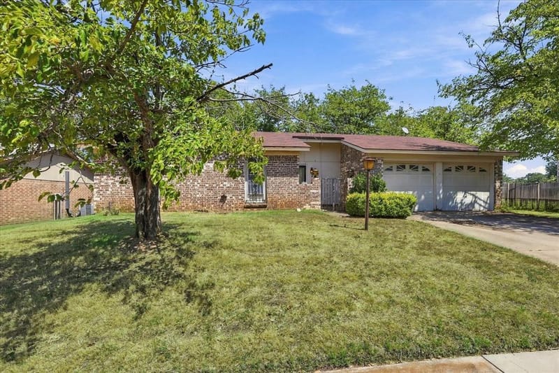 200 Quail Creek Drive, Crowley TX 76036 - Photo 2