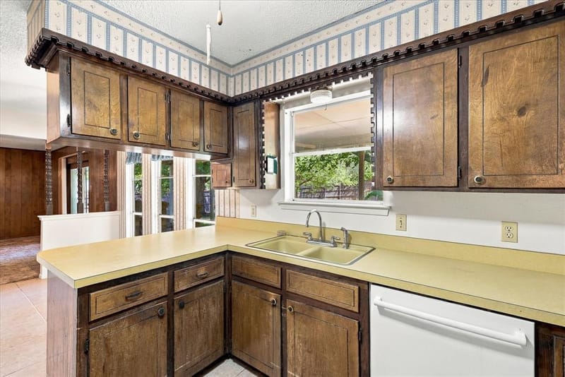 200 Quail Creek Drive, Crowley TX 76036 - Photo 32