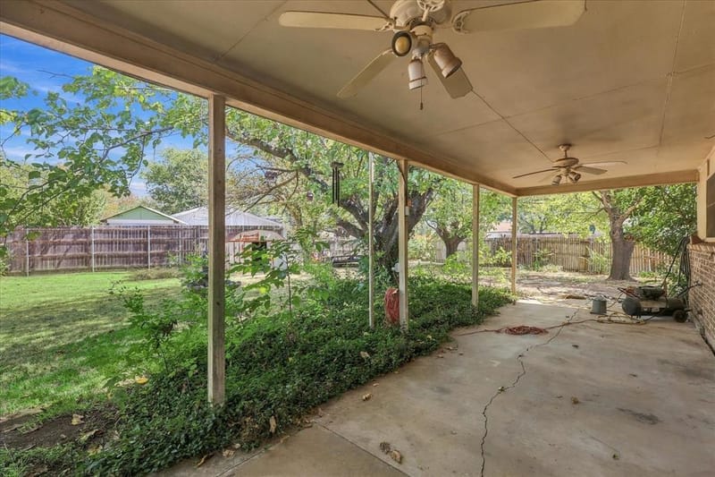 200 Quail Creek Drive, Crowley TX 76036 - Photo 10
