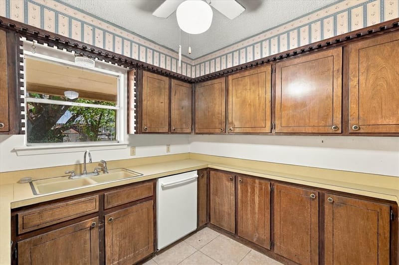 200 Quail Creek Drive, Crowley TX 76036 - Photo 31