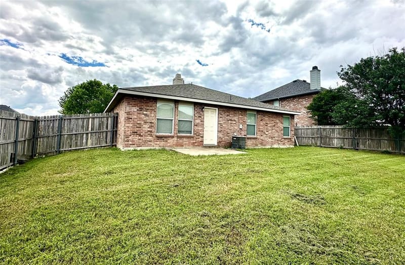 8021 Stowe Springs Lane, Arlington TX 76002 - Photo 13