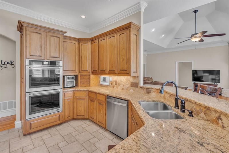 173 Cattlebaron Parc Drive, Fort Worth TX 76108 - Photo 8