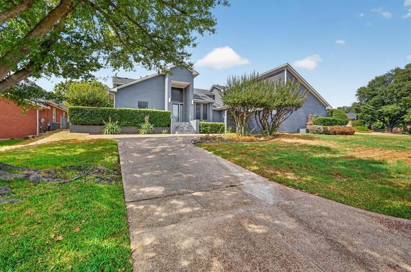 811 Turnberry Drive, Mansfield TX 76063 - Photo 2