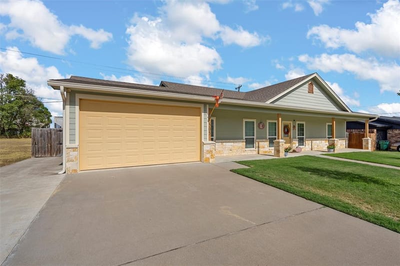 505 David Davis Drive, McGregor TX 76657 - Photo 2