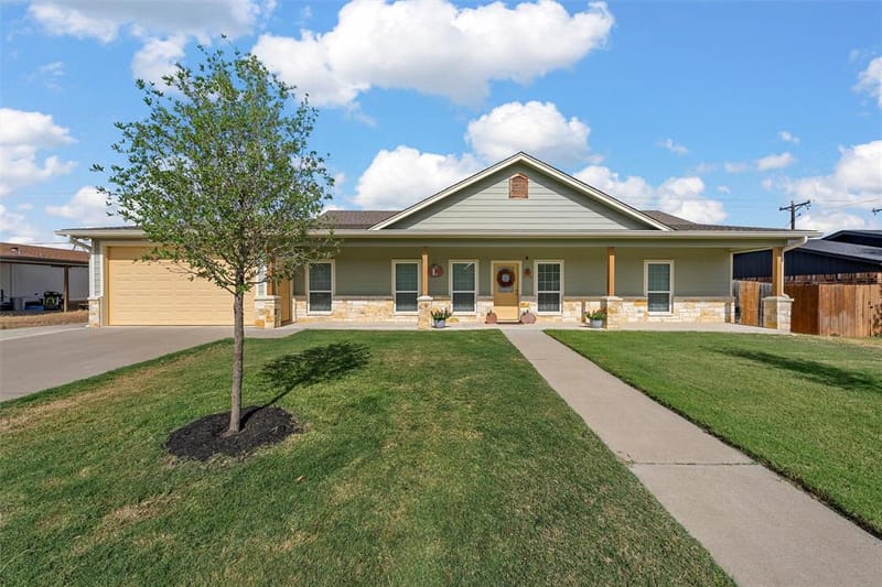 505 David Davis Drive, McGregor TX 76657