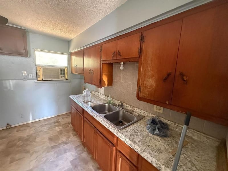 1055 W Star Street, Denison TX 75020 - Photo 5