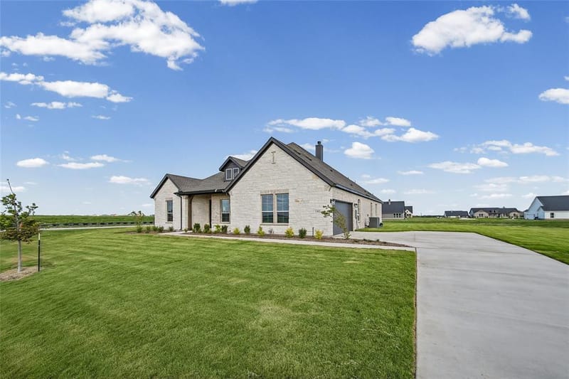 180 Aurora Avenue, Valley View TX 76272 - Photo 3