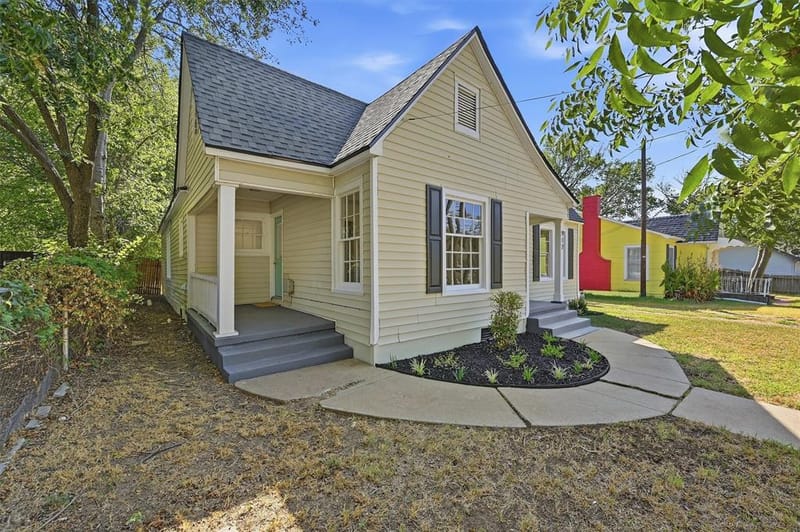 917 N Woods Street, Sherman TX 75092 - Photo 2