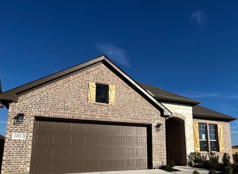 1013 Pecan Tree Lane, Fort Worth TX 76108