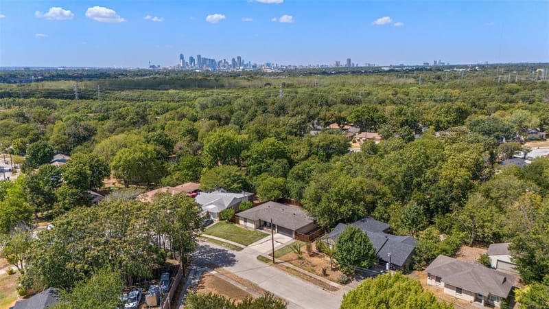 3315 Tooms Street, Dallas TX 75227 - Photo 2