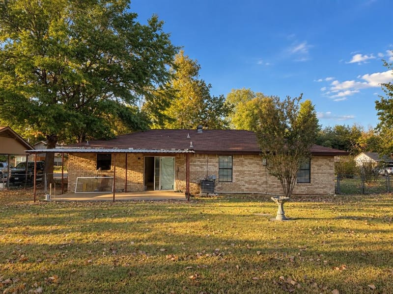 225 Elizabeth Lane, Blossom TX 75416 - Photo 16