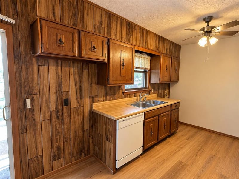 225 Elizabeth Lane, Blossom TX 75416 - Photo 7