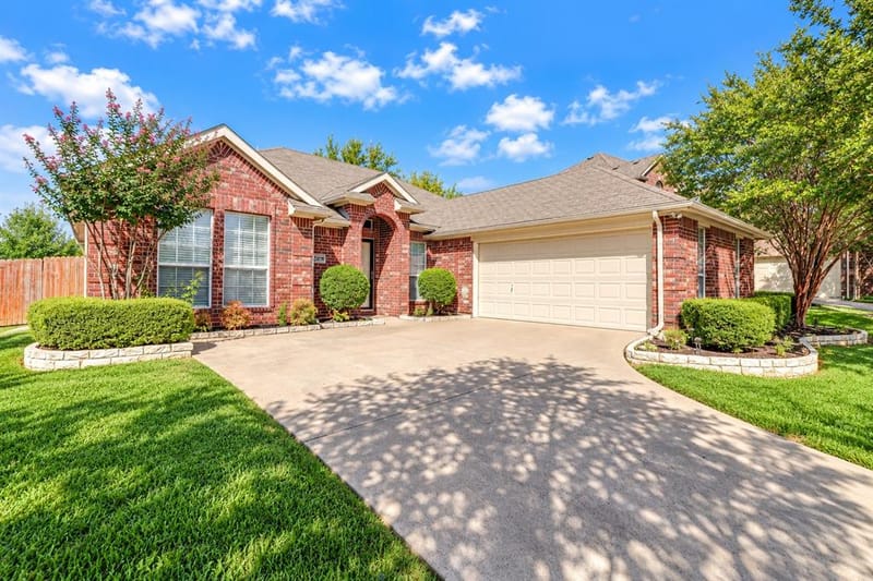 2309 Trickling Creek Drive, Garland TX 75041 - Photo 2