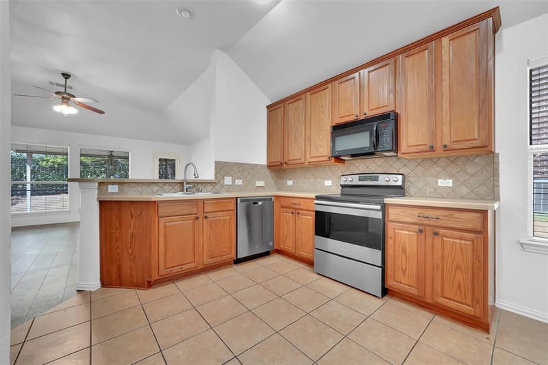 2309 Trickling Creek Drive, Garland TX 75041 - Photo 7