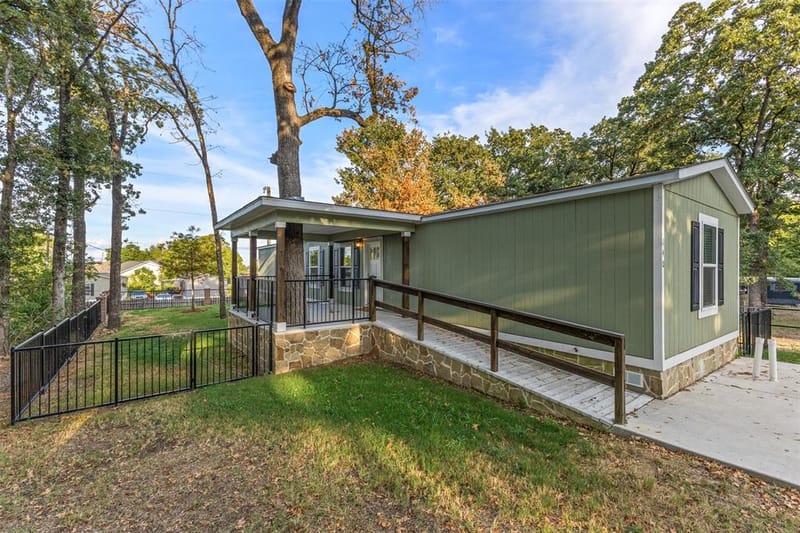 140 Southlake Drive, Mabank TX 75156 - Photo 2