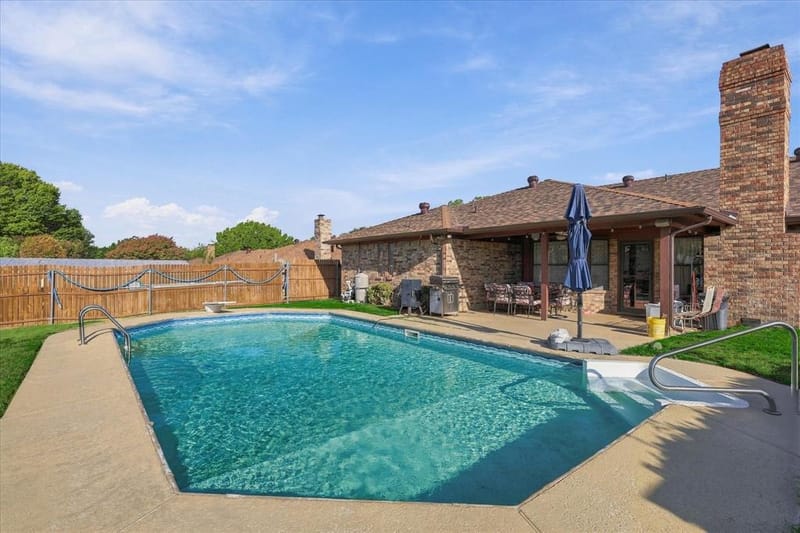 932 Clear View, Bedford TX 76021 - Photo 2