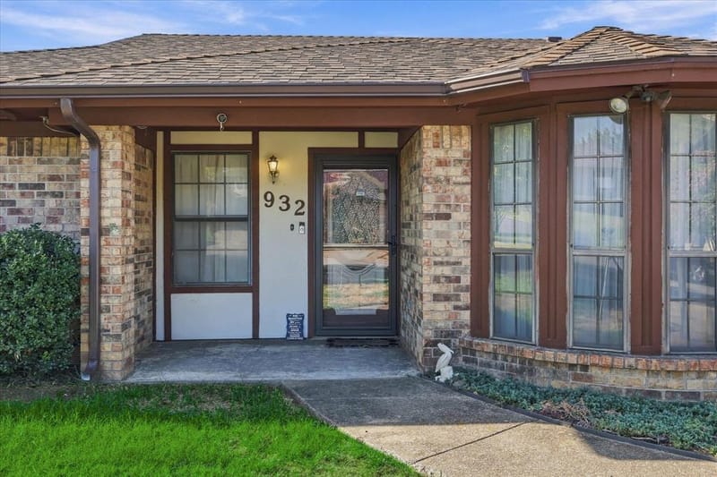 932 Clear View, Bedford TX 76021 - Photo 3