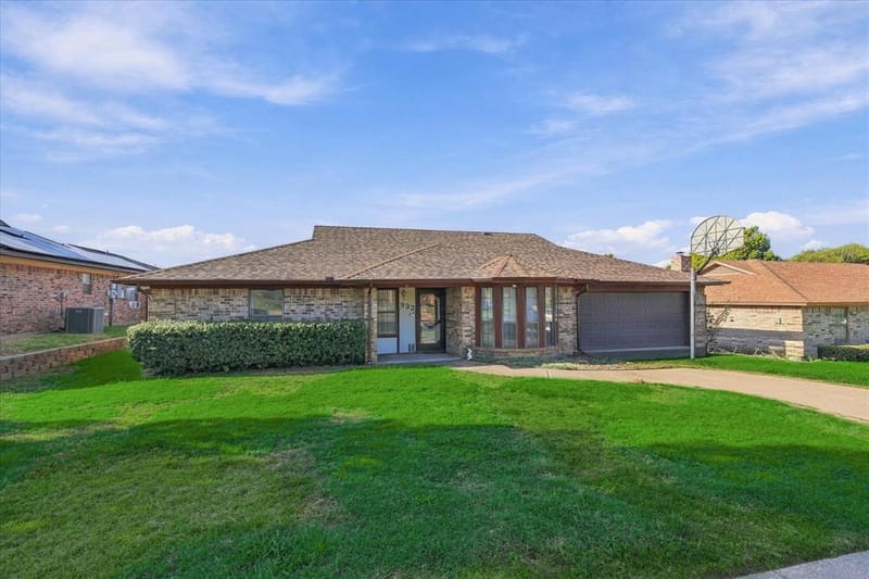 932 Clear View, Bedford TX 76021