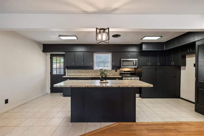5533 Burton Avenue, Fort Worth TX 76119 - Photo 13