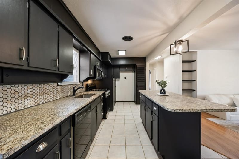 5533 Burton Avenue, Fort Worth TX 76119 - Photo 14