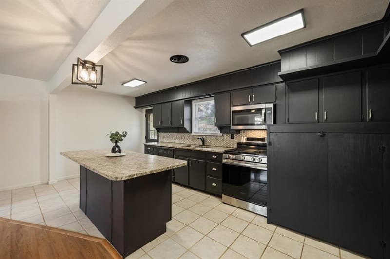 5533 Burton Avenue, Fort Worth TX 76119 - Photo 15