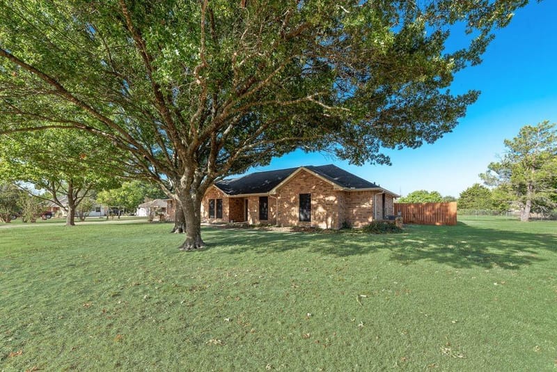 134 Deborde Circle, Red Oak TX 75154 - Photo 2