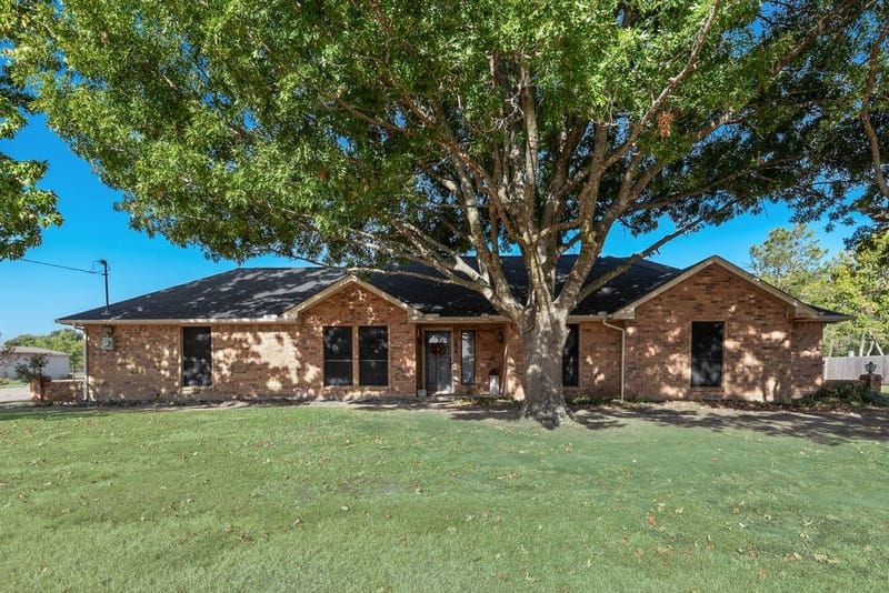 134 Deborde Circle, Red Oak TX 75154