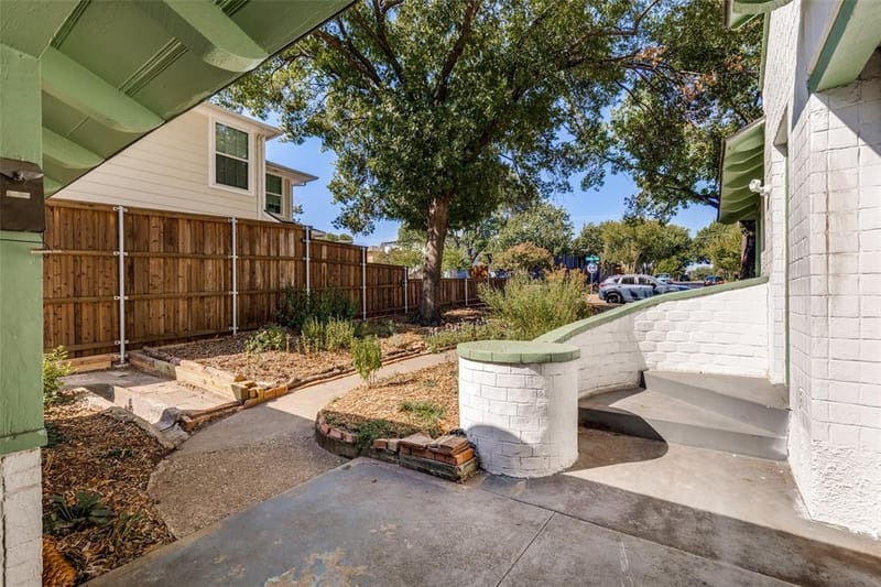 422 N Montreal Avenue, Dallas TX 75208 - Photo 3