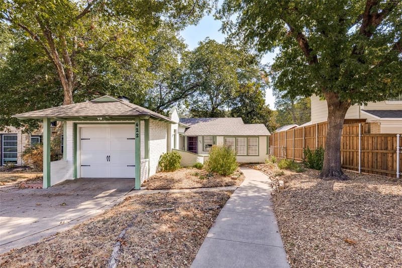 422 N Montreal Avenue, Dallas TX 75208