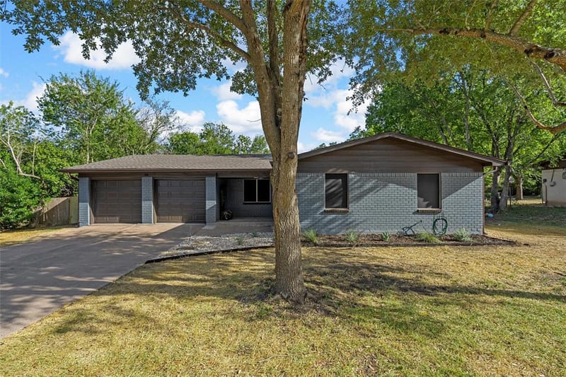 121 E Dawn Drive, Robinson TX 76706 - Photo 3