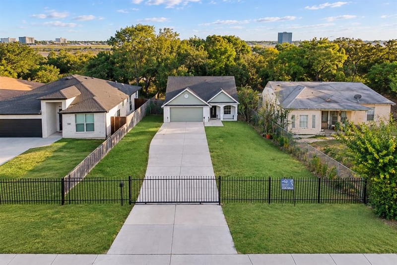 3022 Canada Drive, Dallas TX 75212