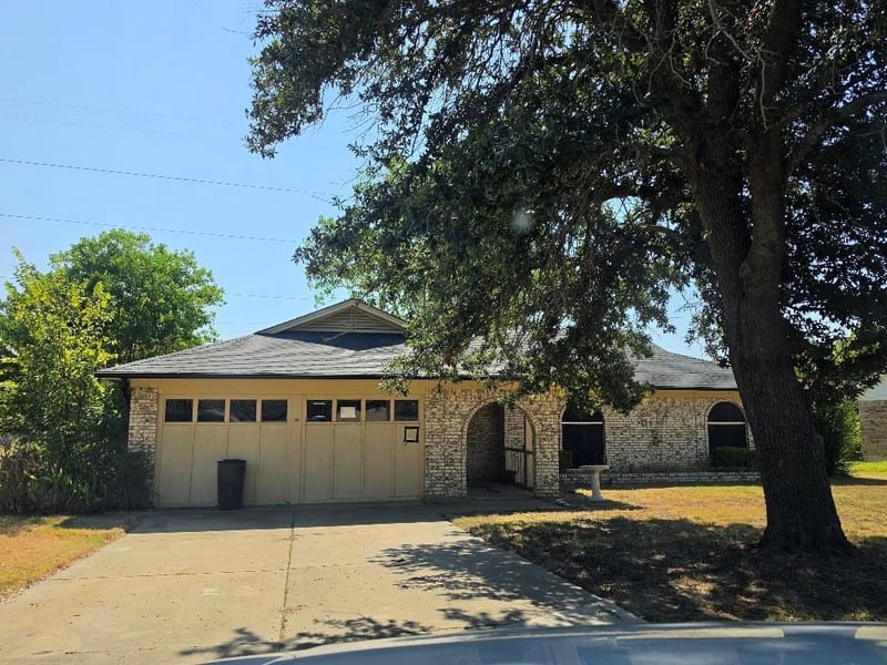 719 Ridgeway Road, Joshua TX 76058