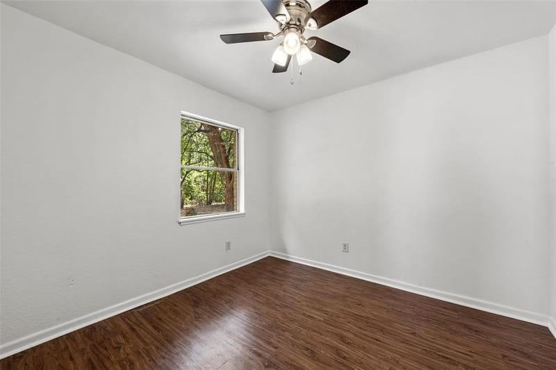 3812 Acree Street, Beverly Hills TX 76711 - Photo 9