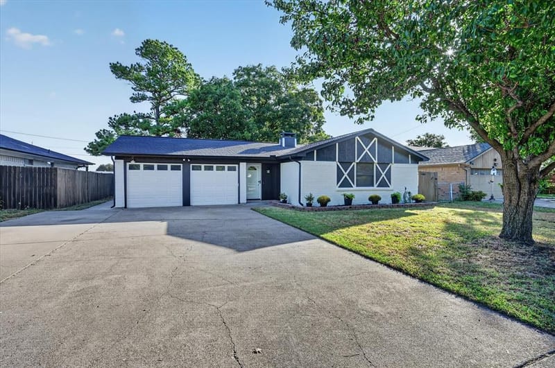 728 Douglas Street, Burleson TX 76028 - Photo 2
