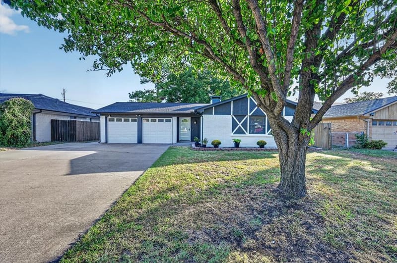 728 Douglas Street, Burleson TX 76028 - Photo 3