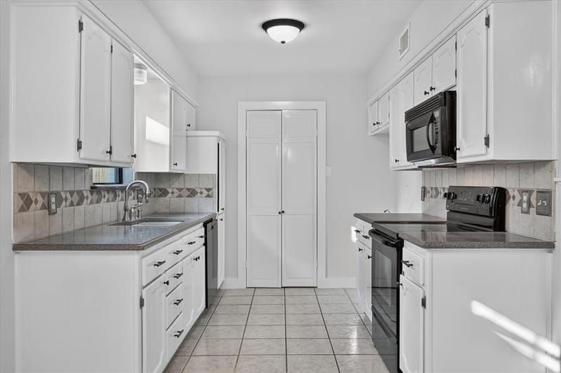728 Douglas Street, Burleson TX 76028 - Photo 9
