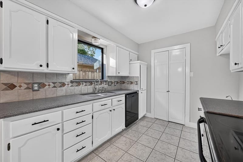 728 Douglas Street, Burleson TX 76028 - Photo 10