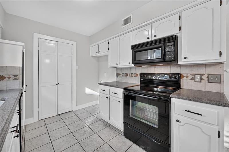 728 Douglas Street, Burleson TX 76028 - Photo 11