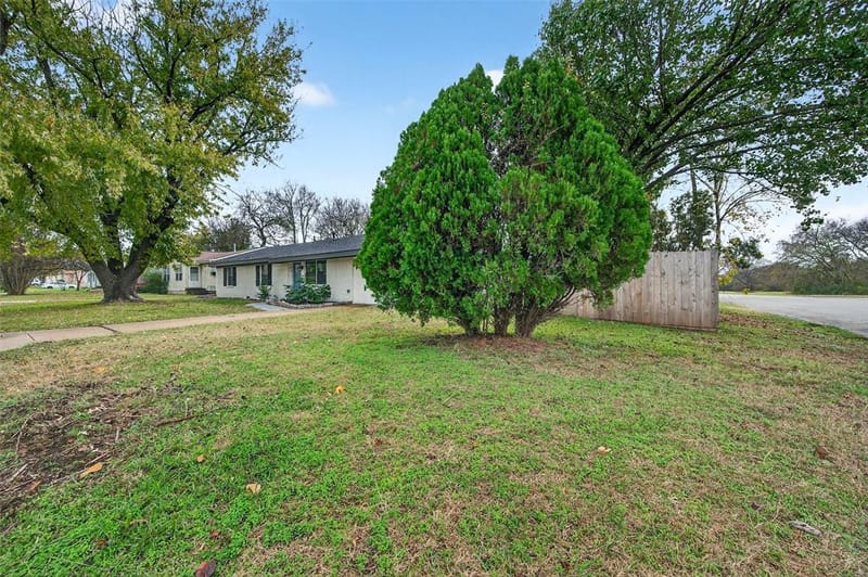 604 E Summit Street, Sherman TX 75090 - Photo 5