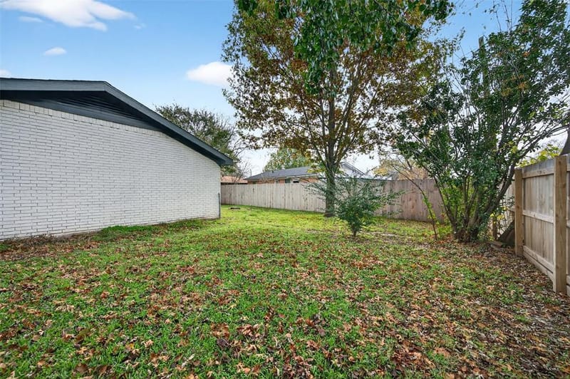 604 E Summit Street, Sherman TX 75090 - Photo 30