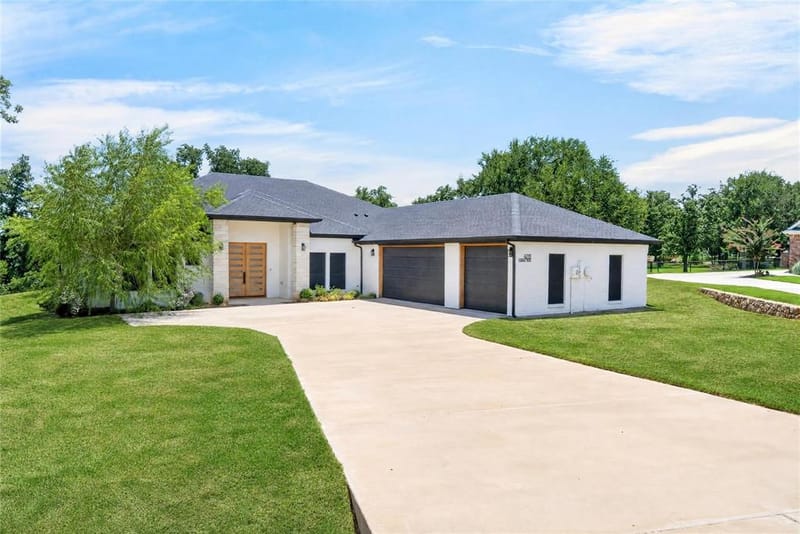 4013 Legend Trail, Granbury TX 76049 - Photo 2