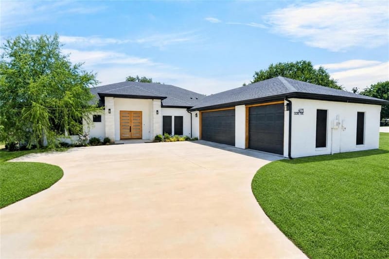 4013 Legend Trail, Granbury TX 76049