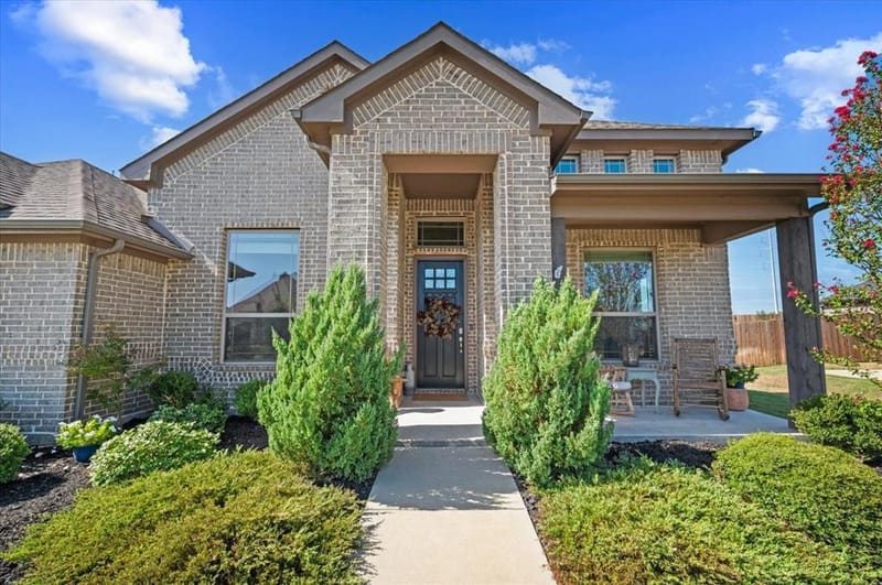 136 Sapphire Lane, Waxahachie TX 75165 - Photo 2