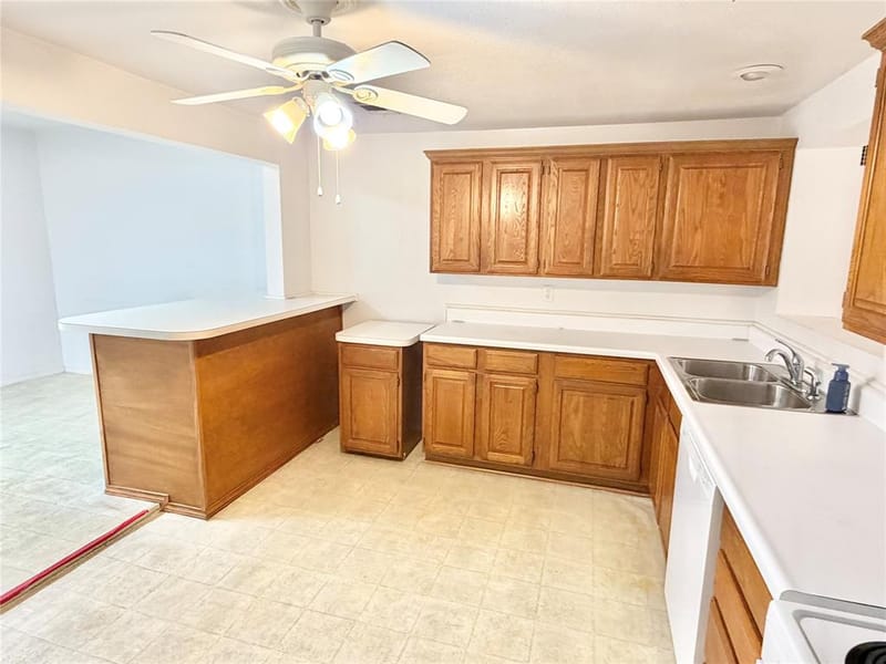 2414 Himes Street, Irving TX 75060 - Photo 8